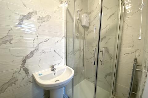 Studio to rent, Stratford Road, BIRMINGHAM, B11