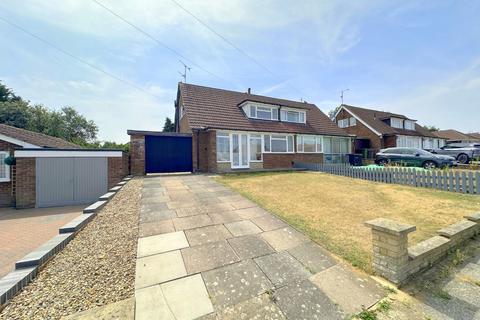 3 bedroom semi-detached bungalow to rent, Wadhurst Avenue, Luton, LU3