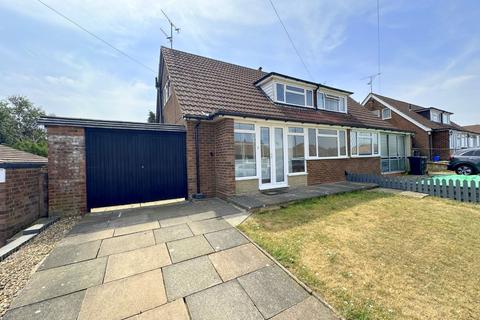 3 bedroom semi-detached bungalow to rent, Wadhurst Avenue, Luton, LU3
