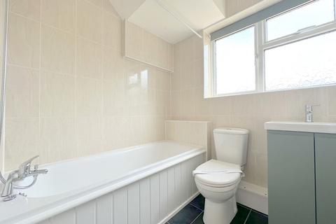 3 bedroom semi-detached bungalow to rent, Wadhurst Avenue, Luton, LU3