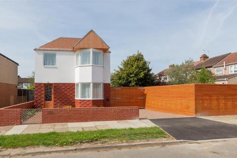 2 bedroom detached house for sale, Salcombe Way, Ruislip HA4