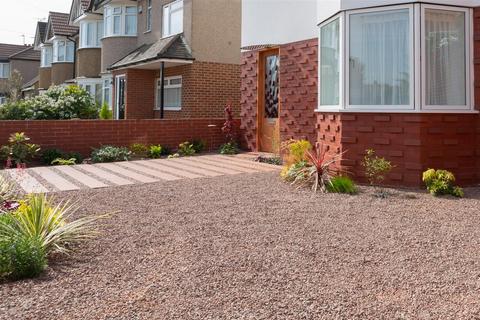 2 bedroom detached house for sale, Salcombe Way, Ruislip HA4