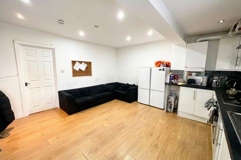 4 bedroom terraced house to rent, Strathmore Avenue, Coventry, CV1