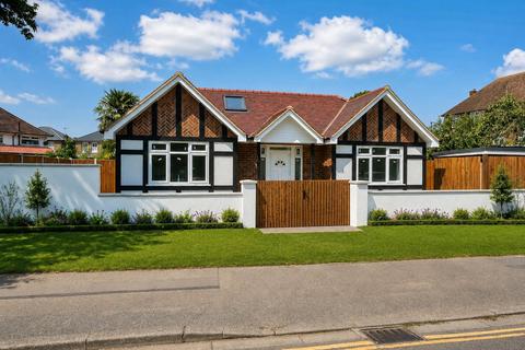 1 bedroom bungalow for sale, Browells Lane, Greater London TW13