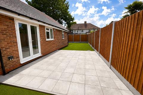 1 bedroom bungalow for sale, Browells Lane, Greater London TW13