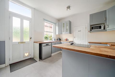 1 bedroom flat for sale, Petworth Road, Surrey GU8