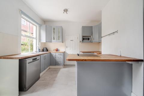 1 bedroom flat for sale, Petworth Road, Surrey GU8