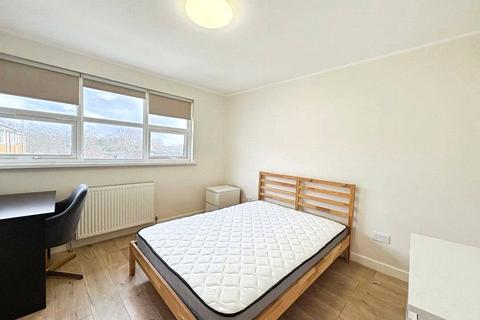 1 bed house for rent in Fairview Avenue, Woking, Surrey, GU22