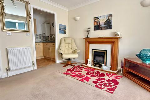 2 bedroom apartment for sale, High Street, Milford on Sea, Lymington, Hampshire, SO41