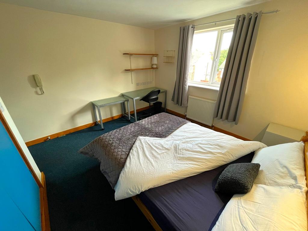 House in Nottingham, Nottinghamshire - View 2