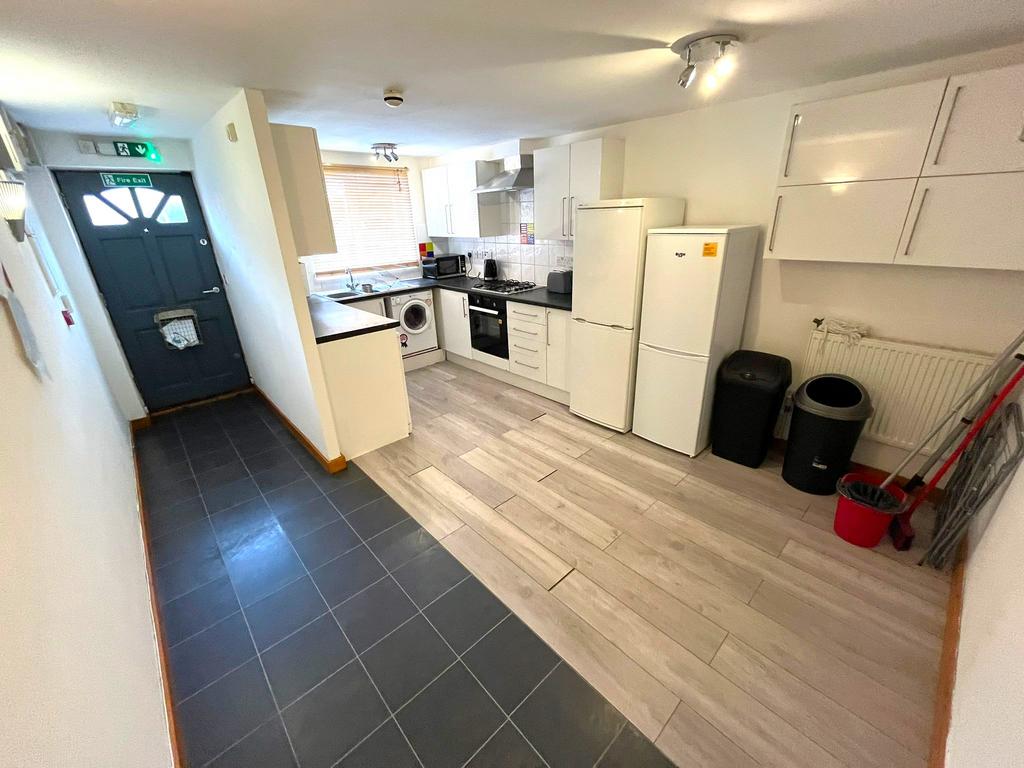House in Nottingham, Nottinghamshire - View 4