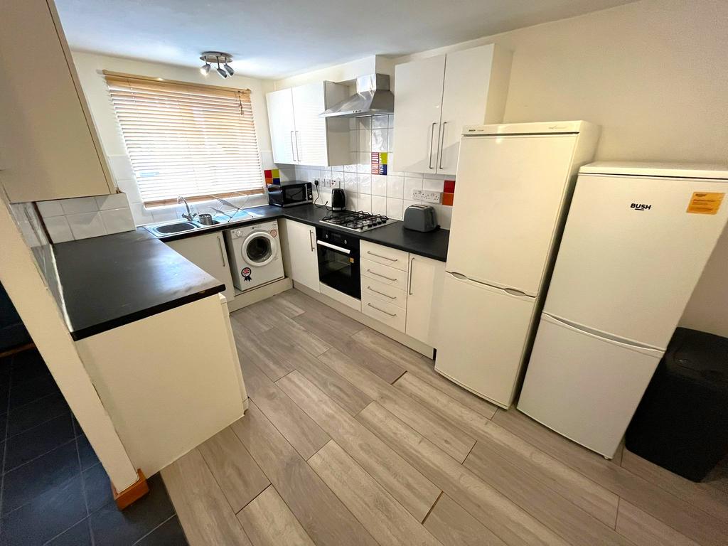 House in Nottingham, Nottinghamshire - More