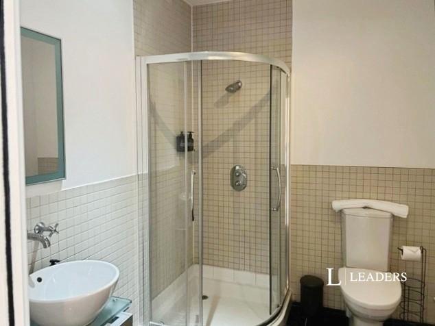 Apartment in Brighton, Round Hill - More