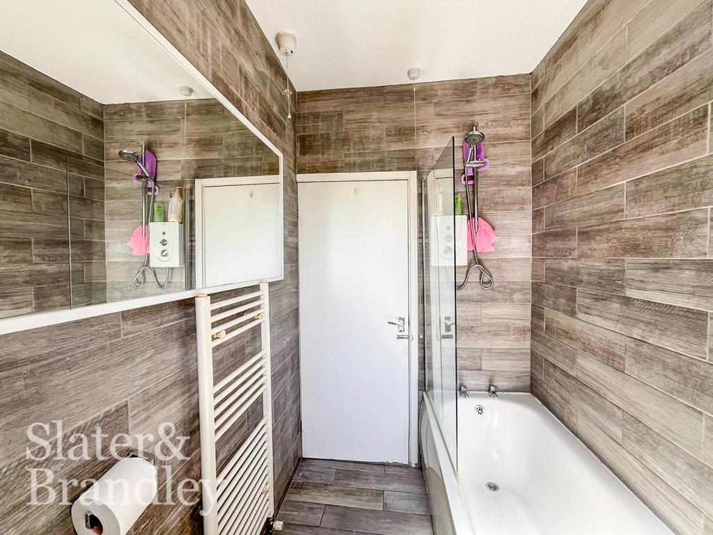 House in Nottingham, New Basford - More