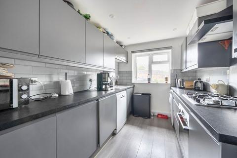 2 bedroom flat for sale, Pound Road, Kings Worthy, SO23