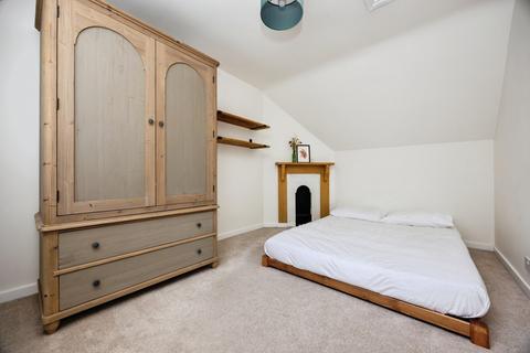2 bedroom flat for sale, Portsmouth Road, Guildford, Surrey, GU2