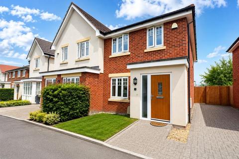 3 bedroom semi-detached house for sale, Sandringham Gardens, Farnborough GU14