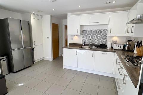 3 bedroom semi-detached house for sale, Sandringham Gardens, Farnborough GU14