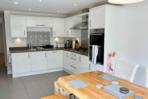 3 bedroom semi-detached house for sale, Sandringham Gardens, Farnborough GU14