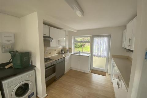 4 bedroom terraced house to rent, Northdown Road, Hatfield