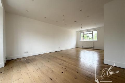 3 bedroom semi-detached house to rent, St. Dunstans Drive, Gravesend