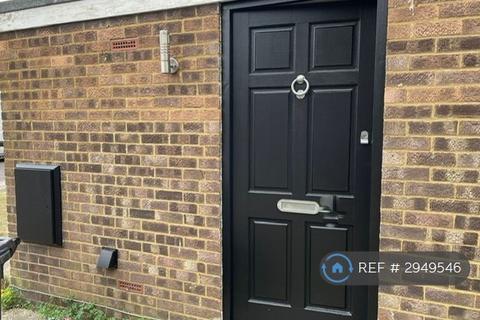 2 bedroom maisonette to rent, Queens Road, Royston, SG8