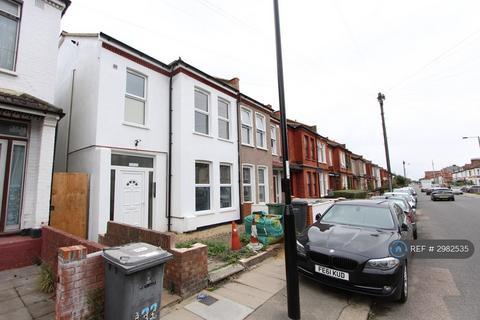 Studio to rent, Torridon Road, London, SE6
