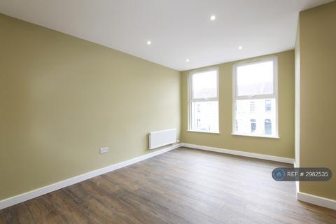 Studio to rent, Torridon Road, London, SE6