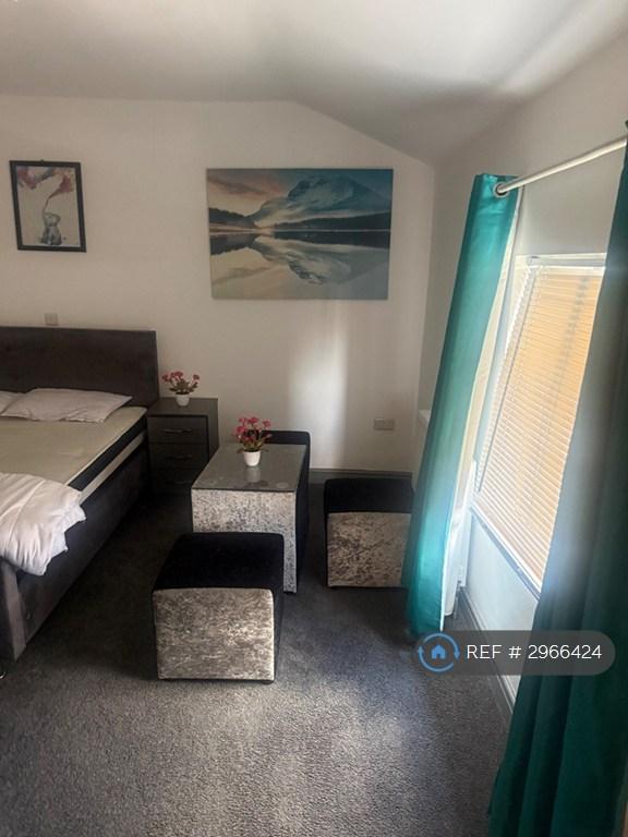 Apartment in Sandwell, West Midlands - View 5