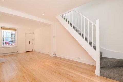 2 bedroom terraced house to rent, Avenue Cottages, London, NW7