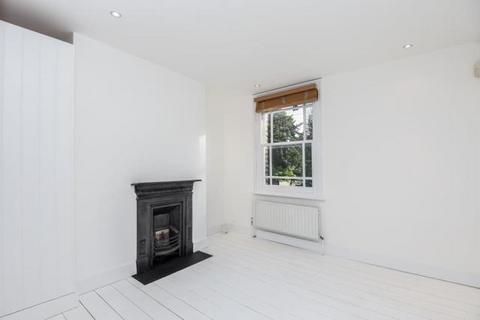 2 bedroom terraced house to rent, Avenue Cottages, London, NW7