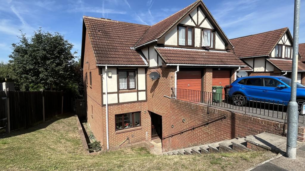 4 bed end of terrace house for sale Beacon Drive,
