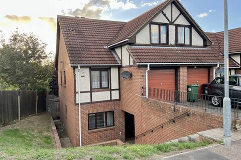 4 bedroom end of terrace house for sale, Beacon Drive, Bean, DA2 8BG