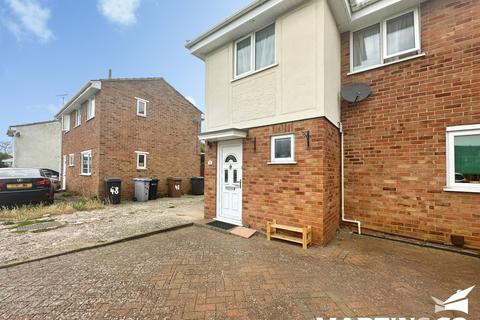 3 bedroom semi-detached house to rent, Daffodil Way, Chelmsford