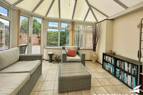 3 bedroom semi-detached house to rent, Daffodil Way, Chelmsford
