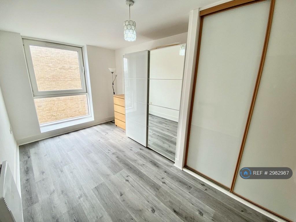 Apartment in Cardiff, Grangetown - View 4