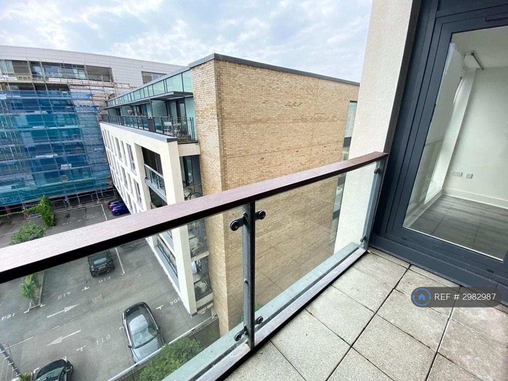 Apartment in Cardiff, Grangetown - View 5