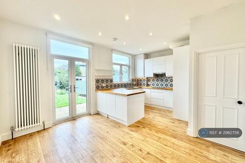 3 bedroom terraced house to rent, Howarth Road, London, SE2