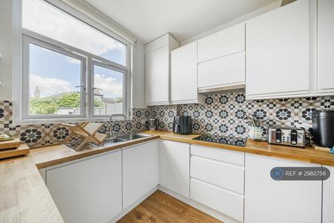 3 bedroom terraced house to rent, Howarth Road, London, SE2
