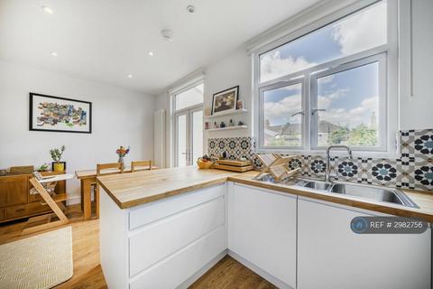 3 bedroom terraced house to rent, Howarth Road, London, SE2