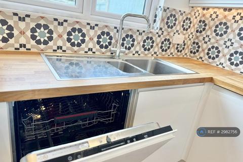3 bedroom terraced house to rent, Howarth Road, London, SE2