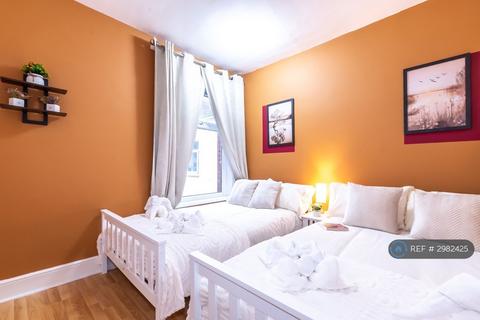 3 bedroom semi-detached house to rent, Fawcett Road, Southsea, PO4
