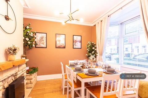 3 bedroom semi-detached house to rent, Fawcett Road, Southsea, PO4