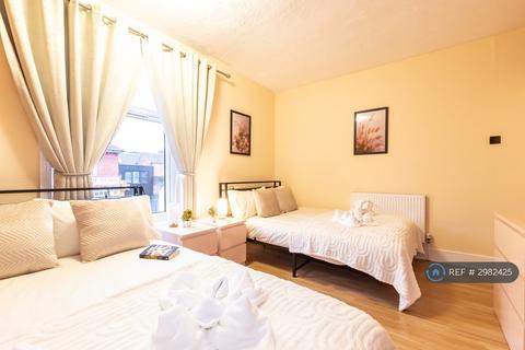 3 bedroom semi-detached house to rent, Fawcett Road, Southsea, PO4