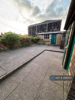 3 bedroom end of terrace house to rent, Moorland Road, Stoke-On-Trent, ST6