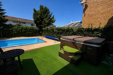 4 bedroom detached house for sale, Anne Boleyn Close, Eastchurch, Sheerness