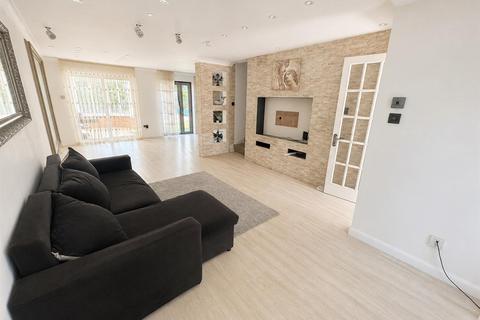 4 bedroom detached house for sale, Anne Boleyn Close, Eastchurch, Sheerness