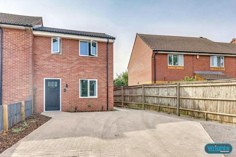 2 bedroom terraced house to rent, Westfield Close, Trowbridge