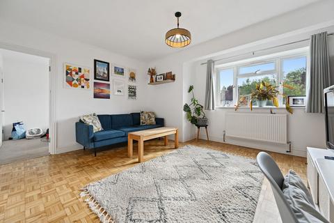 2 bedroom property for sale, Woodridings Close, Pinner