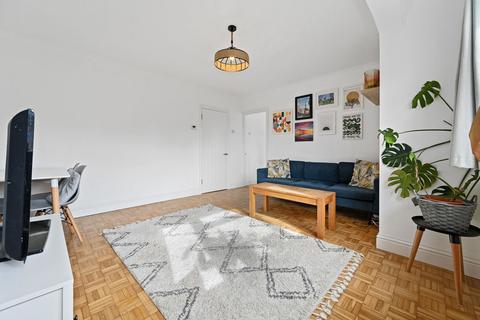2 bedroom property for sale, Woodridings Close, Pinner